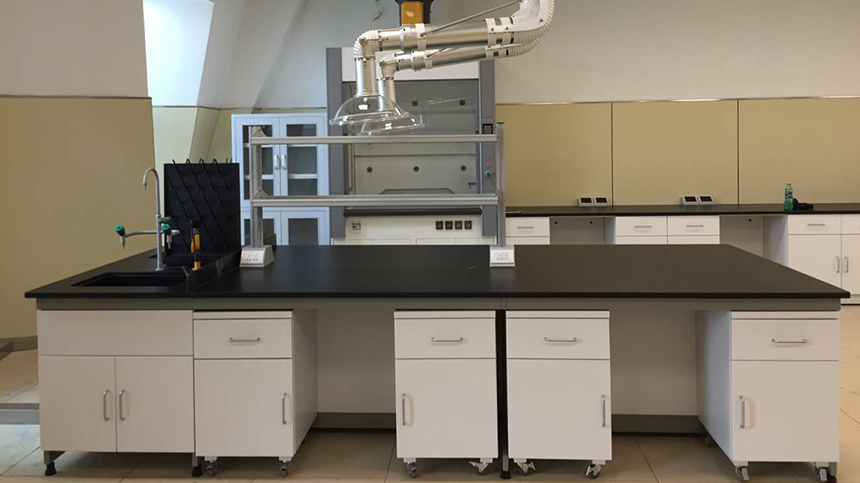 湖南省環(huán)境監(jiān)測站在長?，F(xiàn)代采購實驗室通風柜